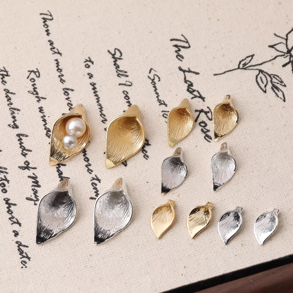 Musical Instrument Trumpet - 4 Buah Anting Jimat Bunga Kelopak